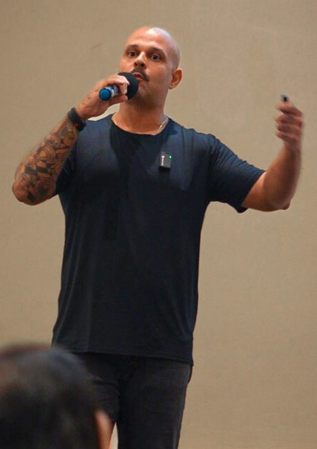 Romero Nogueira, fundador da ProToken, durante uma apresentação